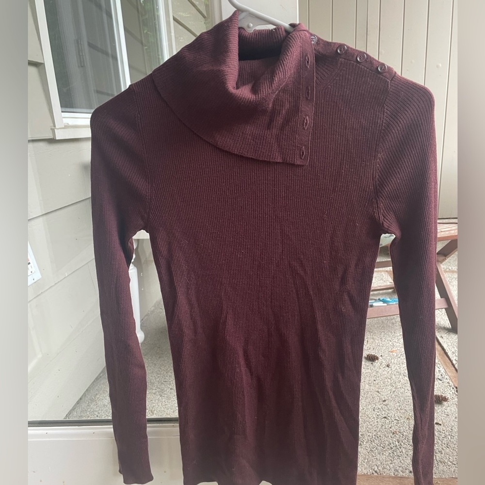 Theory fine wool sweater with button collar in burgundy, size Small